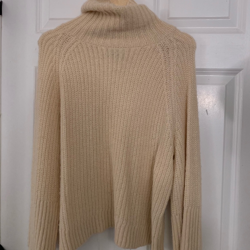 Beautiful club monaco sweater
